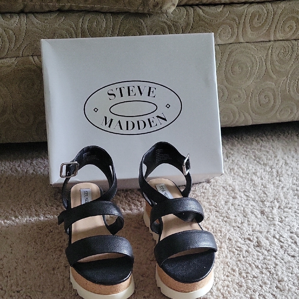 Steve Madden Black Platform Sandals with Ankle Strap Never Worn